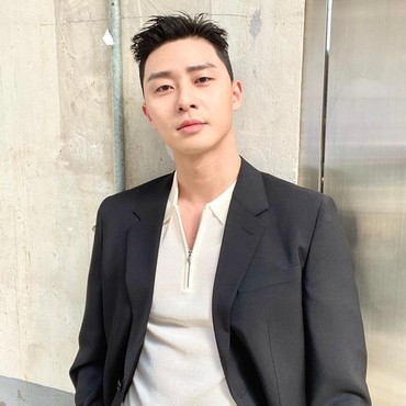 Tinggalkan Gaya Rambut Chestnut, Park Seo Joon Pamer Rambut Nanas