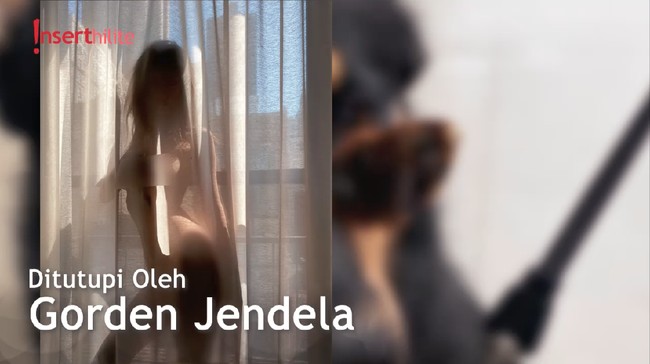 Self Quarantine, Emily Ratajkowski Santuy Berjemur saat Bugil