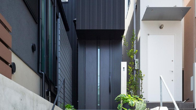 Intip isi rumah minimalis 'Jewel' di Jepang. Rumah ini unik karena hanya memiliki lebar 1,4 meter, cocok untuk hunian pasangan dengan satu anak.
