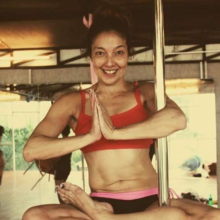 <p>Tahun ini aktris Vicky Burky genap berumur 54 tahun. Di usia lebih setengah abad Vicky masih segar bugar. (Foto: Instagram/@vickyburkiballet)</p>