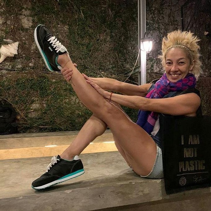 <p>Vicky Burky usianya sudah 54 tahun tapi, dirinya masih bugar dan sehat banget. (Foto: Instagram: @vickyburkiballet)</p>