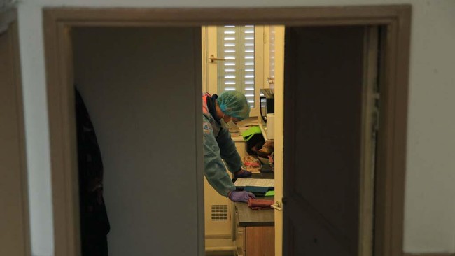 FOTO: Ketulusan Hati Sukarelawan Covid-19 di Prancis