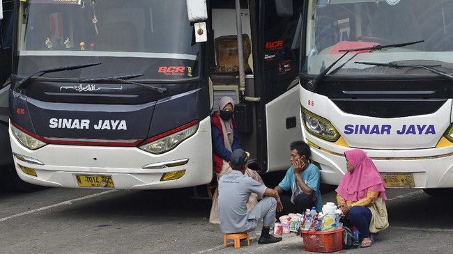 Kementerian Perhubungan membatalkan niat Pemprov DKI Jakarta melarang bus antar kota antar provinsi (AKAP) masuk dan keluar wilayah Jakarta.