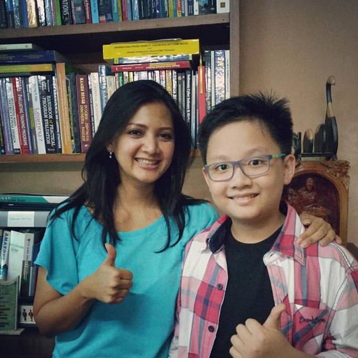 <p>Di umur 45 tahun, Lisa A Riyanto masih awet muda lho. (Foto: Instagram: @christopher_noel_ano)</p>