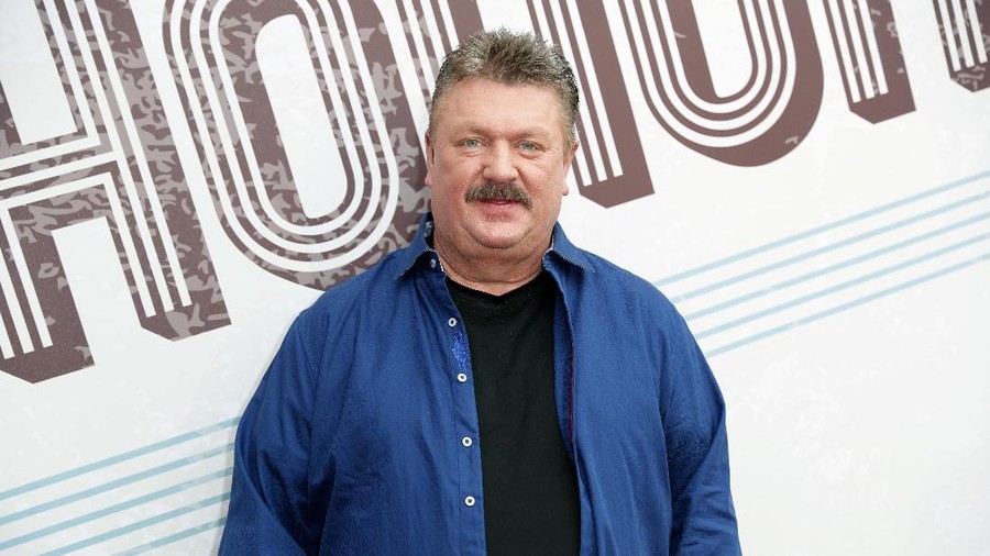 Musisi Country Joe Diffie Meninggal Dunia Akibat Virus Corona Musisi contry asal Amerika Serikat, Joe Diffie meninggal dunia akibat kompilkasi yang disebabkan virus Corona.