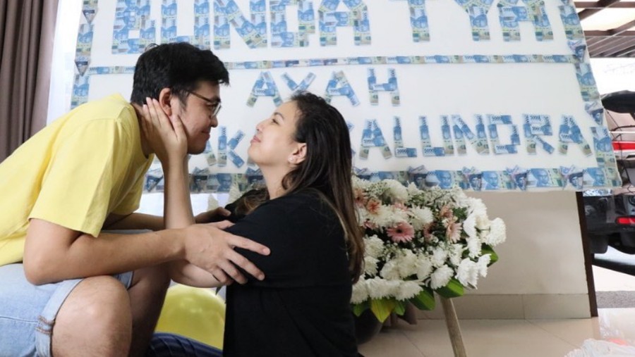 Tya Ariestya mengaku sempat takut tak bisa beri keturunan untuk Irfan, sang suami karena memiliki gangguan hormon.