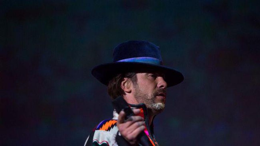 Unik, Jamiroquai Ubah Lirik Lagu David Bowie Jadi soal Virus Corona Di tengah isolasi diri, Jamiroquai mengubah lirik lagu David Bowie jadi soal lockdown Corona.