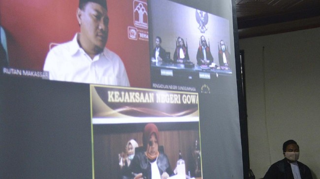 FOTO: Kompak Sidang Online Cegah Penyebaran Covid-19