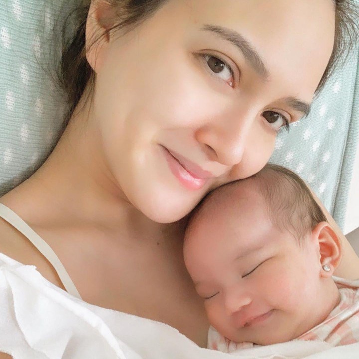 <p>Si putri cantik Shandy diberi nama Claire Herbowo. (Foto: Instagram @shandyaulia)</p>