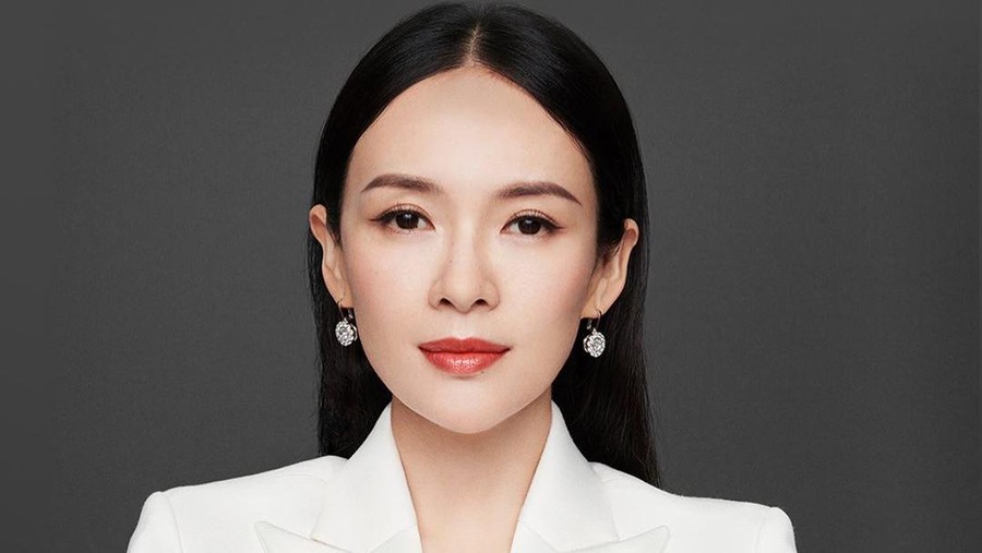 Zhang Ziyi Deretan aktris dengan wajah Asia ini sempat menggegerkan publik dnegan aksi ranjangnya yang sensasional d film maupun drama.