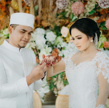 Momen Kemesraan Maell Lee dan Istri yang Tinggal Kenangan