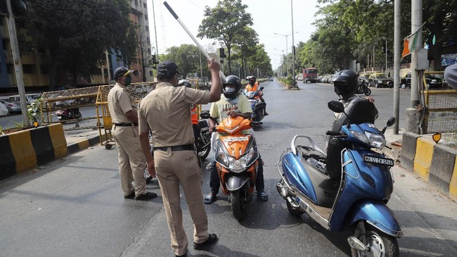 Sebuah geng di India berhasil menipu warga dengan menyamar sebagai polisi dan mengoperasikan kantor polisi palsu selama delapan bulan.