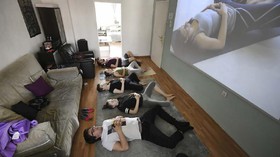 FOTO: Karantina Mandiri Ala 'Anak Kos' di Jerman