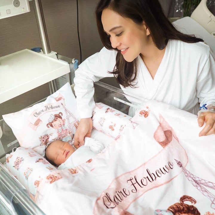 <p>Shandy Aulia baru saja melahirkan anak pertama dengan suaminya, David Herbowo pada Rabu (12/2/2020), Bun. (Foto: Instagram @shandyaulia)</p>