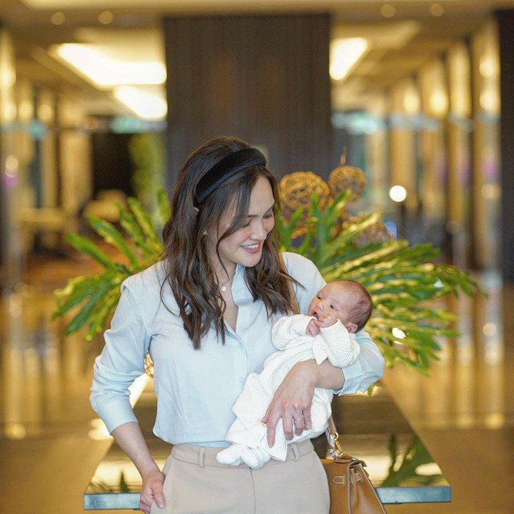 <p>Sejak sang putri lahir, Shandy kerap membagikan momen kebersamaan dengan baby Claire di akun Instagram miliknya lho. (Foto: Instagram @shandyaulia)</p>
