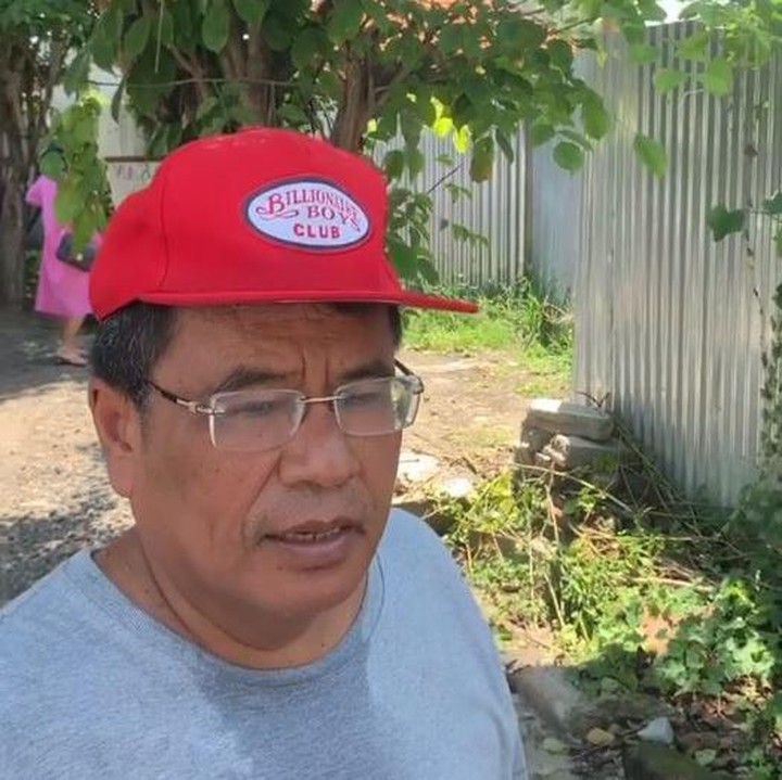 <p>Hotman juga kerap jalan-jalan sore hanya dengan menggenakan kaos oblong.</p>