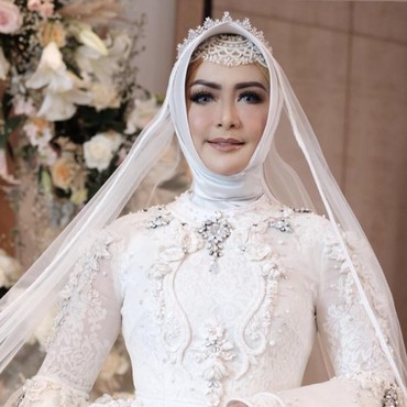 Klarifikasi Eddies Adelia Menikah dengan Mantan Suami saat Pandemi Corona