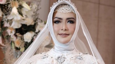 Klarifikasi Eddies Adelia Menikah dengan Mantan Suami saat Pandemi Corona