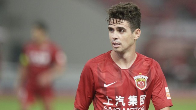 Gelandang asal Brasil, Oscar, hampir saja tidak bisa kembali ke China karena pemerintah setempat menutup pintu masuk bagi warga negara asing.