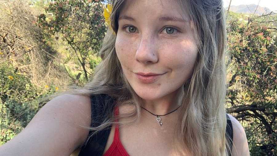 Vienna Rose: Artis Porno yang Insaf, Pilih Tobat di Jalan Militer Vienna Rose mendadak banyak dicari di internet. Penyebabnya, artis porno itu memilih tobat dan pensiun dari industri esek-esek.