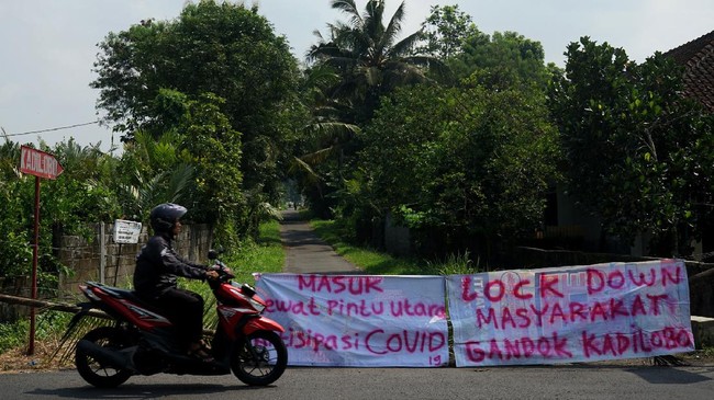 Camat Ngaglik, Sleman, Subagyo mengatakan keputusan memberlakukan karantina satu RT setelah mengevaluasi hasil tes dari telusur kontak erat Covid-19.
