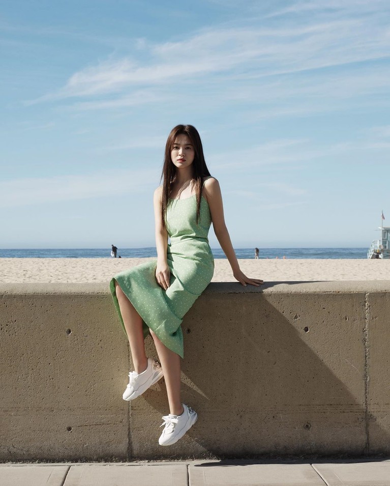 Intip tujuh foto terbaru Song Hye Kyo yang menuai banyak pujian karena dianggap tampak awet muda di usianya yang menjelang kepala empat.