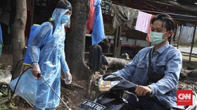FOTO: Cara Swadaya Warga Bekasi Halau Corona