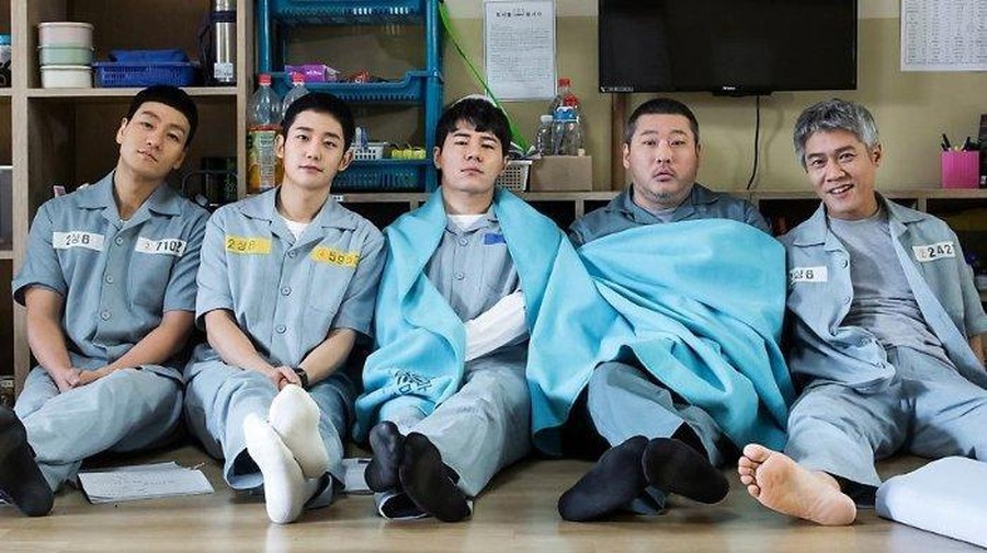 2. Prison Playbook Rebahan di rumah? Yuk nonton lima rekomendasi drama Korea komedi romantis ini.