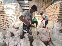 Di Rumah Saja, Bulog Jabar Jamin Stok Beras Aman hingga Akhir Tahun