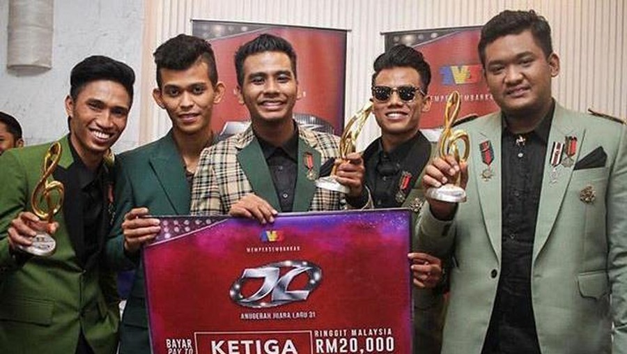 Menerima Banyak Penghargaan Beberapa fakta Projector Band, penyanyi asli lagu 'Aisyah Istri Rasulullah' yang viral.