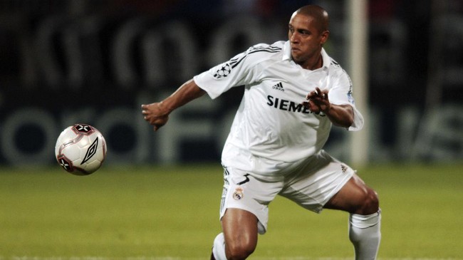 Karim Benzema membutuhkan 10 laga untuk melewati rekor Roberto Carlos sebagai pemain asing dengan jumlah pertandingan terbanyak dalam sejarah Real Madrid.