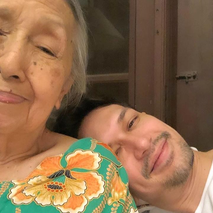 <p>Dimas Beck juga sayang banget sama sang oma. Bahkan, Dimas sering mendampingi sang nenek le berbagai acara.  (Foto:Instagram@dimasbeck)</p>