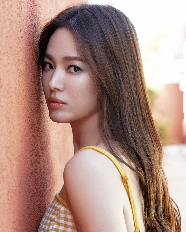7 Foto Terbaru Song Hye Kyo yang Cantik dan Awet Muda Intip tujuh foto terbaru Song Hye Kyo yang menuai banyak pujian karena dianggap tampak awet muda di usianya yang menjelang kepala empat.