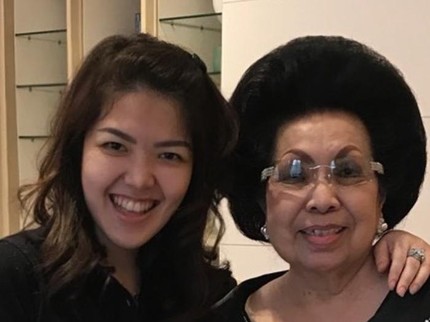 So Sweet! Para Seleb Ini Ternyata Cucu yang Sayang Banget Sama Sang Nenek
