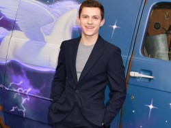 Bertopeng Spider-Man, Tom Holland Jadi Kado Ultah Anak Jimmy Kimmel