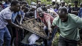 FOTO: Kisah Tragis Jam Malam Corona di Kenya Pemberlakuan jam malam untuk menekan penyebaran virus corona di Kenya malah berujung aksi brutal polisi.
