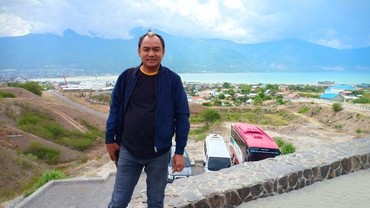 img-title Keluar dari OVJ, Azis Gagap Ingin Fokus ke Pondok Pesantren
