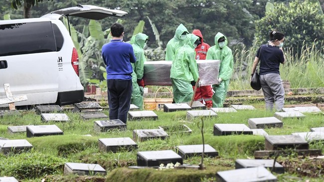 Sampai Senin (6/4) pagi, terdapat 1.151 orang di Jakarta positif virus corona. Dari jumlah itu 123 pasien meninggal dunia dan 64 lainnya dinyatakan sembuh.