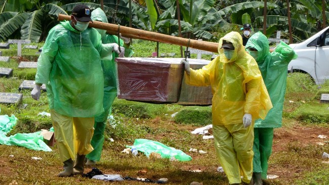 Balita berusia 2,5 tahun meninggal di RSUP Adam Malik Medan. Balita itu berstatus PDP corona, namun hasil tes Swab balita itu belum diketahui.