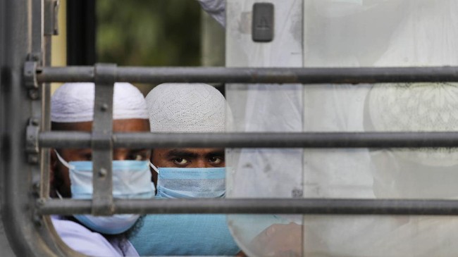 Kepolisian Ghaziabad, India, menangkap 10 WNI dalam razia untuk mencegah penyebaran virus corona.