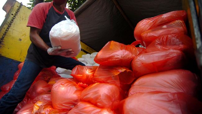 PSBB Jakarta, 18 Ribu KK di Penjaringan Dapat Bantuan Sembako Pembagian sembako ini akan dilakukan setiap minggu selama penerapan PSBB di Jakarta yang mulai berlaku 10 sampai 23 April 2020.
