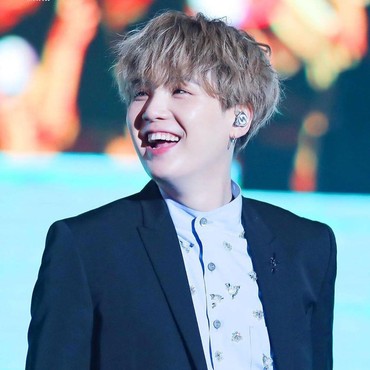 Bak Pinang Dibelah Dua, 5 Idol K-Pop Ini Mirip SUGA BTS