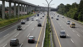 Rombongan Pesepeda Masuk Tol Jagorawi