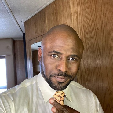 Viral, Aktor Amerika Didatangi Eks Istri dan Pacarnya untuk Isolasi Diri