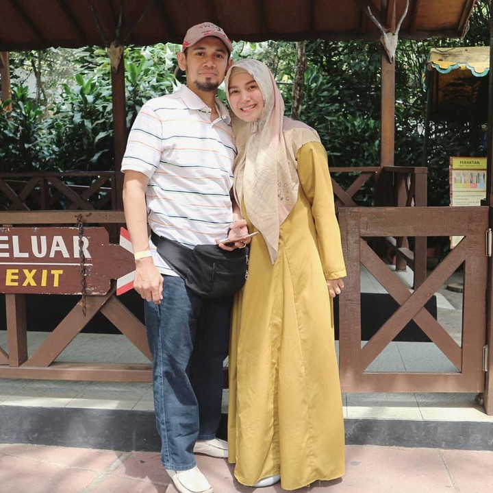 <p>Tahun 2014, Puput Melati dan Ustaz Guntur Bumi resmi bercerai. Namun, keduanya memutuskan kembali bersama hingga kini, Bun. (Foto: Instagram @puputmelati)</p>