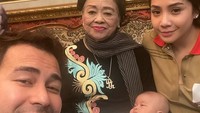 <p>Ada juga Raffi Ahmad yang cukup dekat dengan sang nenek, Mami Popon. Mami Popon merupakan ibu dari Amy Qanita, ibunda Raffi. (Foto:Instagram@raffinagita1717)  </p>