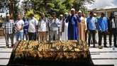 FOTO: Kisah Tragis Jam Malam Corona di Kenya Pemberlakuan jam malam untuk menekan penyebaran virus corona di Kenya malah berujung aksi brutal polisi.