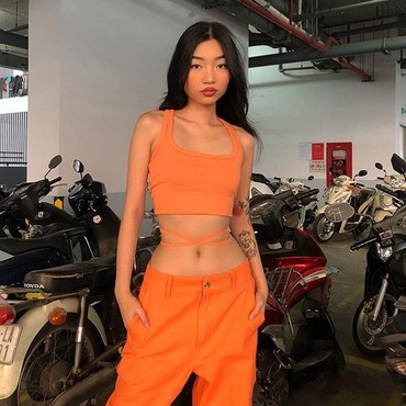 Jadikan Masker Sebagai Bikini saat Pandemi Corona, Model Cantik Dikecam