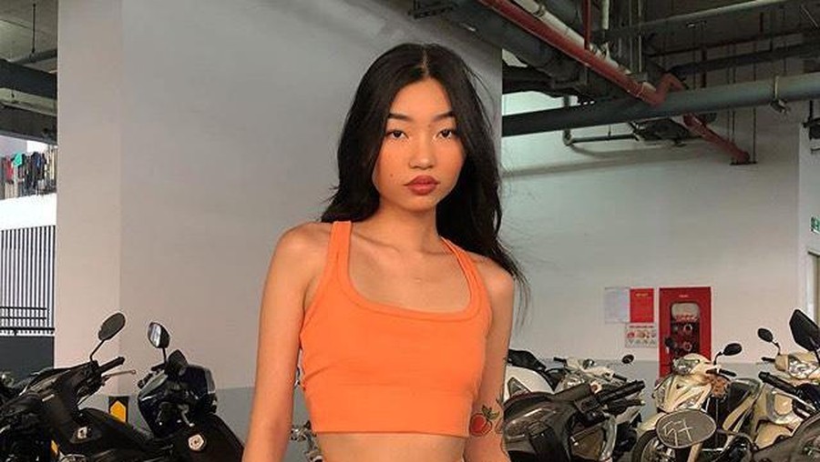 Model cantik asal Vietnam kena hujat netizen usai jadikan masker swbagai bikini.