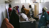 FOTO: Kisah Tragis Jam Malam Corona di Kenya Pemberlakuan jam malam untuk menekan penyebaran virus corona di Kenya malah berujung aksi brutal polisi.